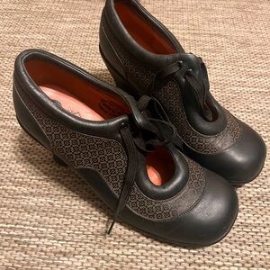 John Fluevog Black and Brown Friends Tillie